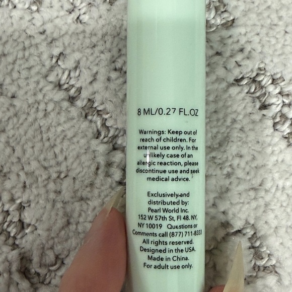 Smoke & Mirrors Volumizing Mascara - Picture 2 of 2